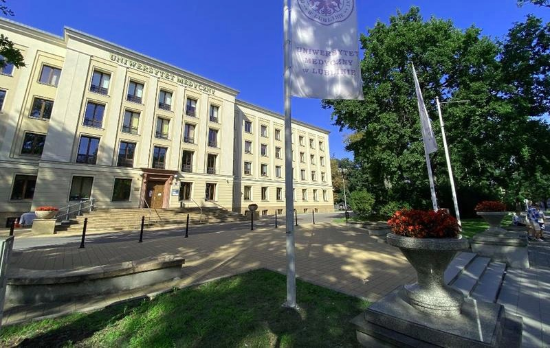 Ile zarabia ratownik medyczny w Lublinie? Realne stawki i dodatki