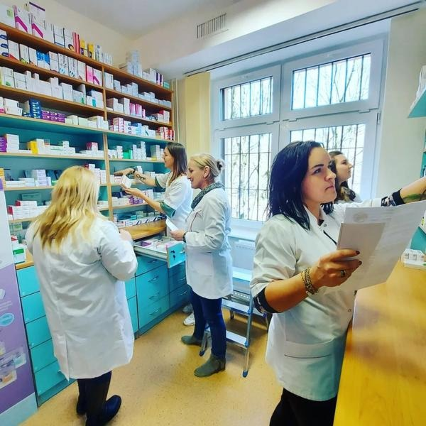 Ile zarabia technik farmacji w Lublinie? Stawki na start i z doświadczeniem
