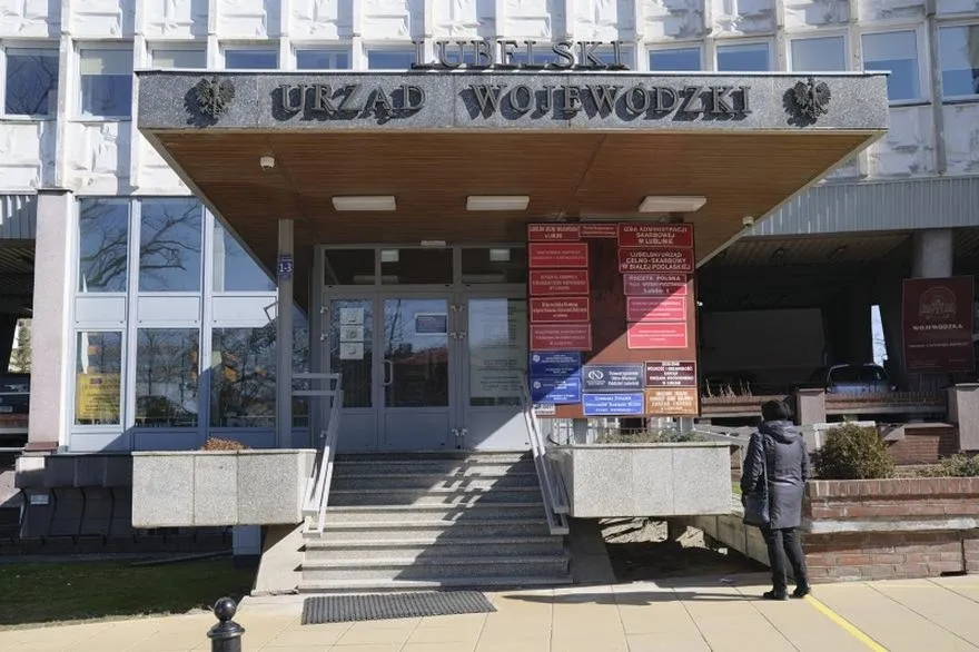 Jak długo czeka się na paszport w Lublinie? Aktualne terminy i odbiór