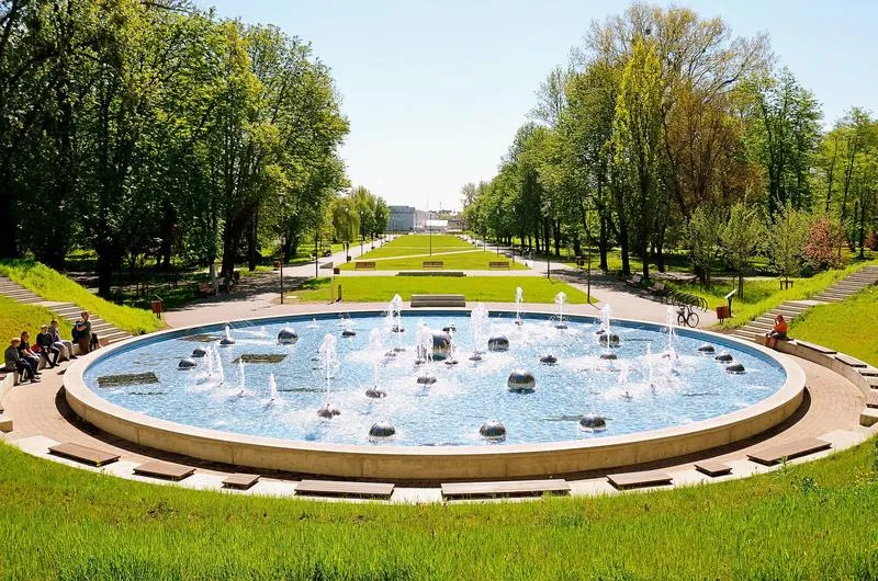 Parkingi w pobliżu parku